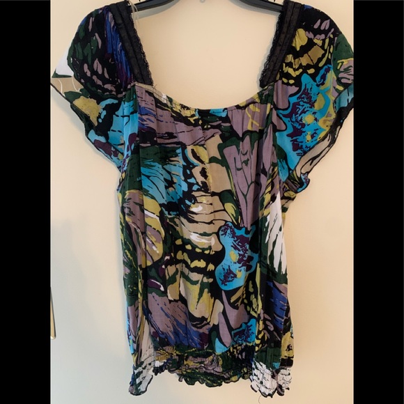 Plus size top - Picture 2 of 3